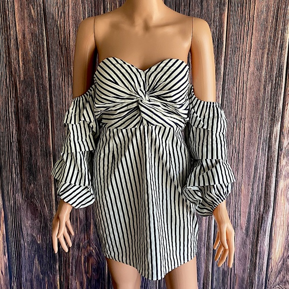 Fashion Nova Dresses & Skirts - Fashion Nova NWT navy blue & white stripped strapless dress size Large